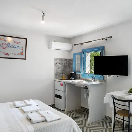 Apartament Politimi N8 *