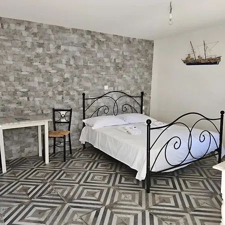 Politimi N8 * Amorgos